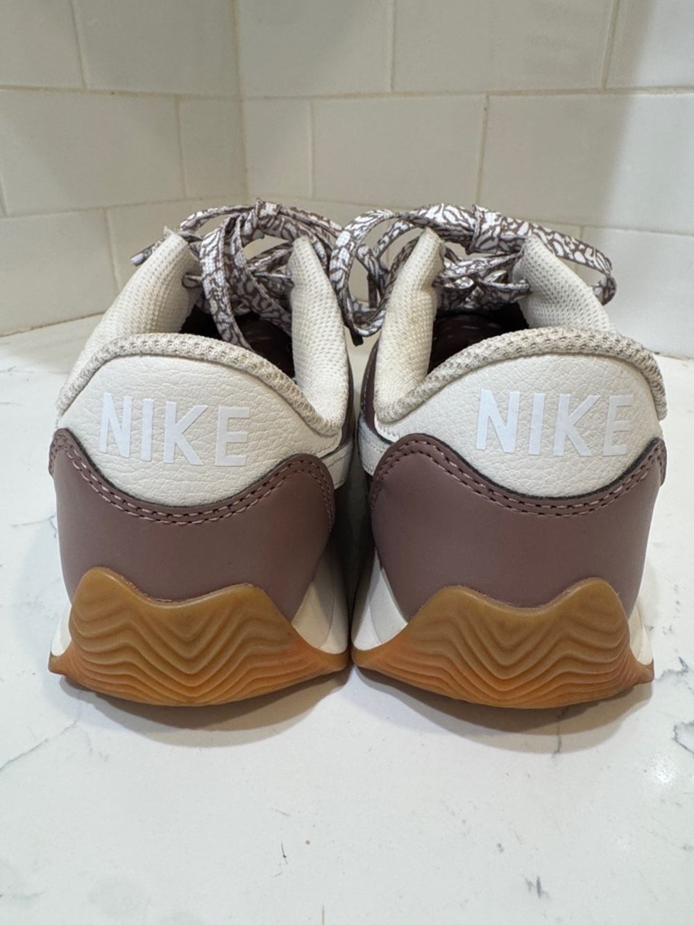 Nike Women's Brown and White Sneakers Size: 7.5 - Picture 4 of 12